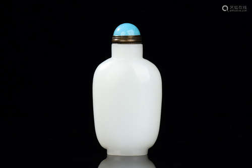 WHITE JADE SNUFF BOTTLE