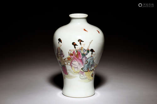 FAMILLE ROSE 'LADIES' VASE