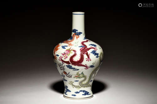 FAMILLE ROSE 'DRAGONS' VASE