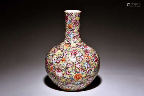 FAMILLE ROSE 'FLOWERS' VASE