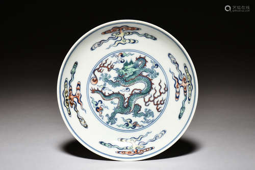 A SMALL DOUCAI 'DRAGON' DISH