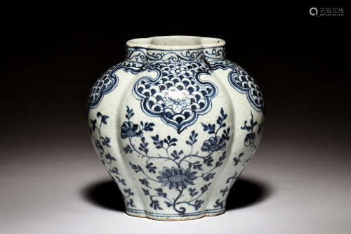 BLUE AND WHITE 'FLOWERS' LOBED JAR