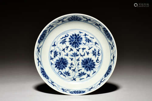 BLUE AND WHITE 'FLOWERS' DISH