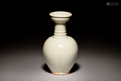 WHITE GLAZED AND LOBED VASE