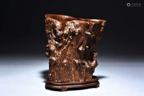 NATURALISTIC TRUNK CARVED SCROLL POT