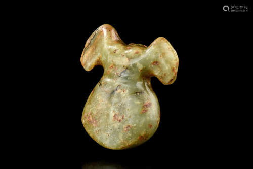 ARCHAIC JADE CARVED 'MYTHICAL BEAST' ORNAMENT