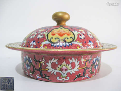 A RED GLAZED BOX WITH QIANLONG MARK