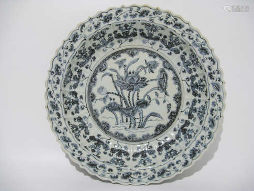 MING A BLUE AND WHITE BOWL