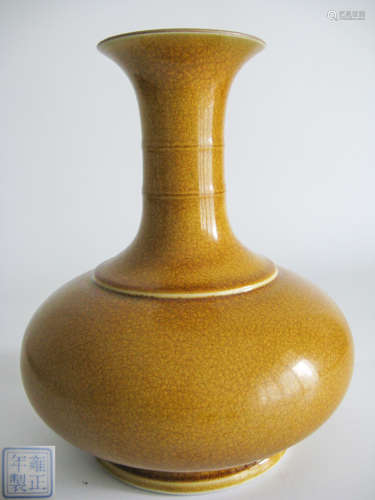 A YELLOW-GLAZED VASE WITH YONGZHENG MARK