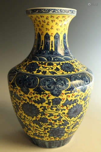 DAQING QIANLONG NIANZHI MARK YELLOW-GROUND GLAZED