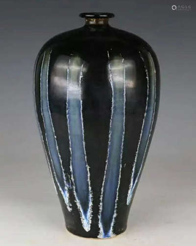 A DINGYAO FLAMBE GLAZED MEI VASE