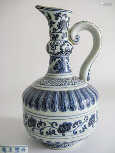 MING A BLUE AND WHITE POT