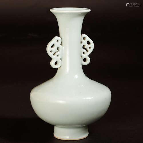 CHINESE WHITE GLAZED TWIN EAR PORCELAIN VASE