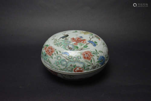 CHINESE FAMILLE ROSE PORCELAIN BOX