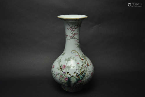 CHINESE FAMILLE ROSE PORCELAIN VASE