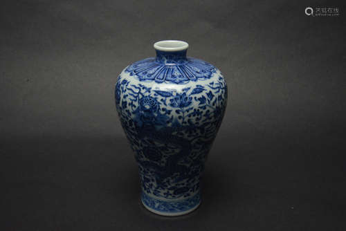 CHINESE BLUE AND WHITE MEIPING VASE