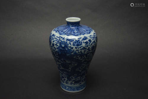 CHINESE BLUE AND WHITE MEIPING VASE