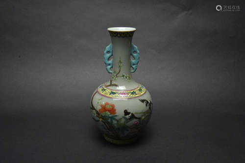 CHINESE FAMILLE ROSE PORCELAIN VASE