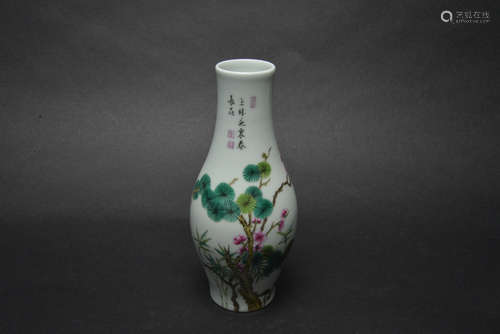 CHINESE FAMILLE ROSE PORCELAIN VASE