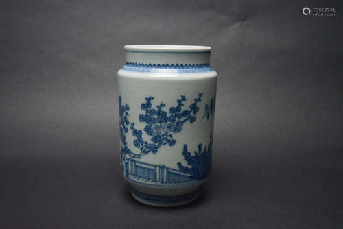 CHINESE BLUE AND WHITE PORCELAIN JAR