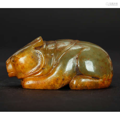 CHINESE ARCHAIC JADE BEAST