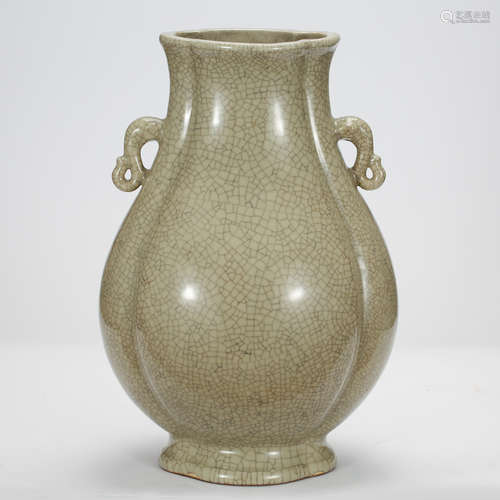 CHINESE CRACKLE GLAZED LOBBED SHAPE VASE