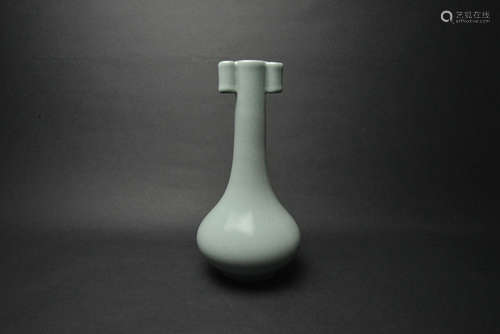 CHINESE CELADON GLAZED SCROLL EAR VASE