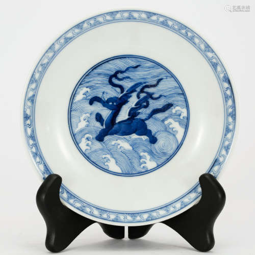 CHINESE BLUE AND WHITE PORCELAIN CHARGER