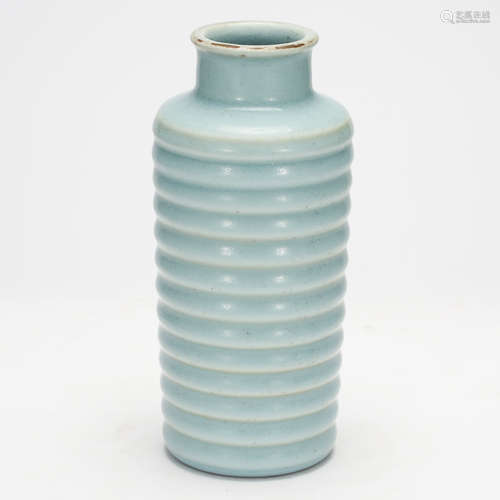 CHINESE CLAIR DE LUNE GLAZED PORCELAIN VASE