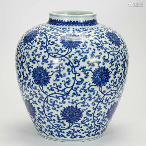 CHINESE BLUE AND WHITE FOLIAGE PORCELAIN JAR