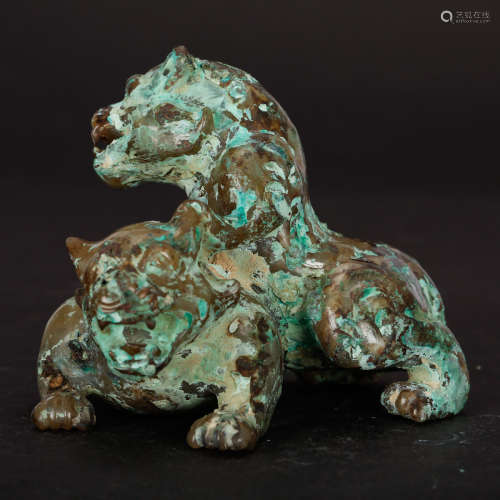 CHINESE ARCHAIC JADE BEAST