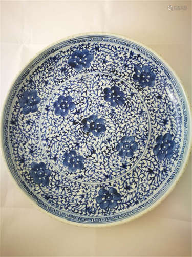 CHINESE PORCELAIN BLUE AND WHITE FLOWER CHARGER