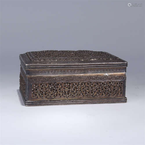 CHINESE SILVER PIERCED CRAVED SQUARE BOX