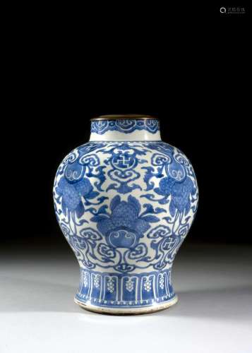 POTICHE EN PORCELAINE BLEU BLANC, Chine, dynastie Qing, XVIIIe siècle