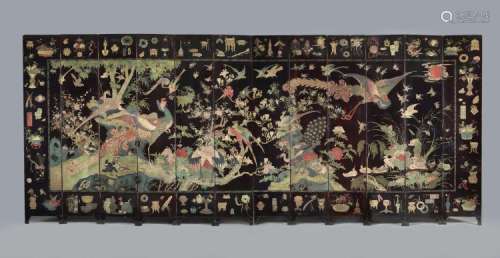 GRAND PARAVENT À DOUZE FEUILLES EN LAQUE DE COROMANDEL, Chine, dynastie Qing, fin du XVIIIe siècle