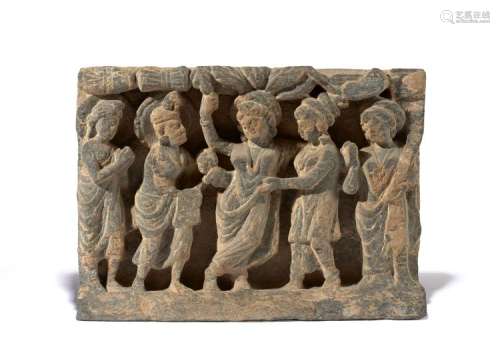 FRAGMENT DE FRISE EN SCHISTE GRIS REPRÉSENTANT LA NAISSANCE DE BOUDDHA, Art Gréco-bouddhique du Gandhara, IIe-IIIe siècle
