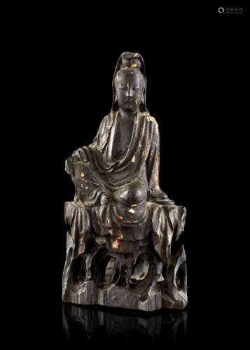 STATUETTE DE GUANYIN EN BOIS LAQUÉ, Chine, dynastie Ming, XVIIe siècle