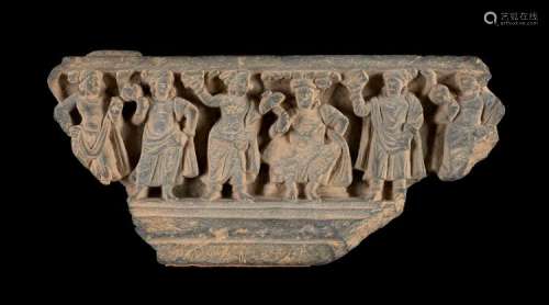 FRAGMENT DE FRISE EN SCHISTE GRIS REPRÉSENTANT DES SCÈNES DE LA VIE DE BOUDDHA, Art Gréco-bouddhique du Gandhara, IIe-IIIe siècle