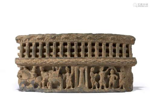 FRAGMENT DE FRISE DE STUPA EN SCHISTE GRIS REPRÉSENTANT LA VIE DE BOUDDHA, Art Gréco-bouddhique du Gandhara, IIe-IIIe siècle