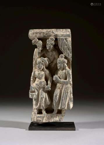 FRAGMENT DE FRISE EN SCHISTE GRIS REPRÉSENTANT LA VIE DE BOUDDHA, Art Gréco-bouddhique du Gandhara, IIe-IIIe siècle