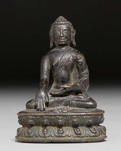 A COPPER ALLOY FIGURE OF BUDDHA SHAKYAMUNI.