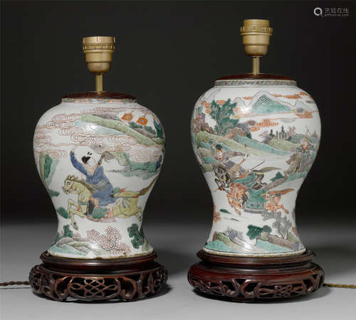 A PAIR OF FAMILLE VERTE VASES.