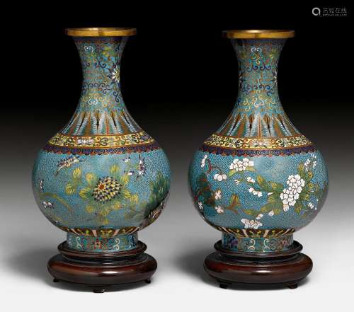 TWO CLOISONNÉ ENAMEL VASES DECORATED WITH FLOWERS.