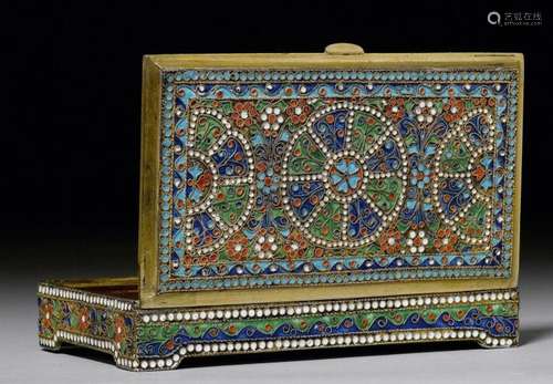 A SILVER-GILT BOX WITH ENAMEL DECORATION OF MEDALLIONS ON A FLORAL GROUND.