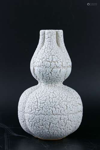 A Chinese Porcelain Double Gourd Vase