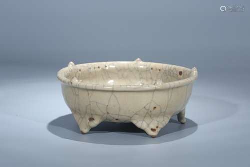 A Chinese Ge Type Porcelain Brush Wash Pot