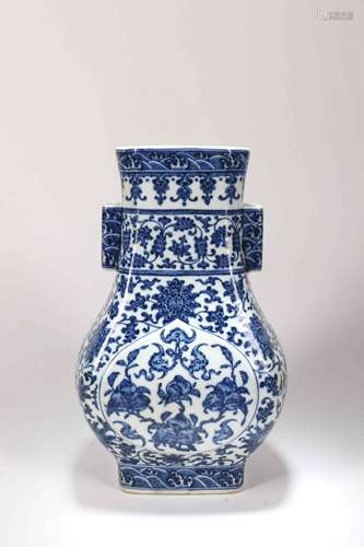 A Chinese Blue and White Porcelain Vase