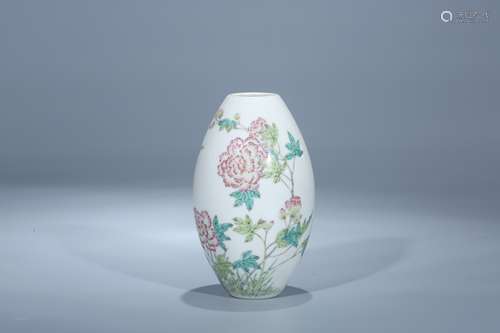 A Chinese Famille Rose Porcelain Jar