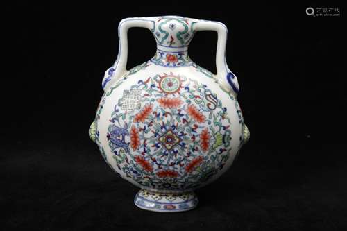 A Chinese Famille Rose Porcelain Vase