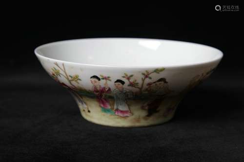 A Chinese Famille Rose Porcelian Bowl